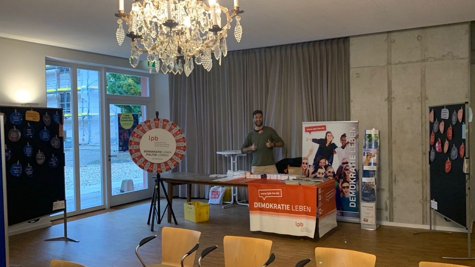 Symbolbild Infostand Indoor